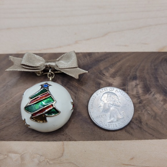 Liz Claiborne Ball Enamel Christmas Tree Ornament Brooch Pin - Picture 2 of 3